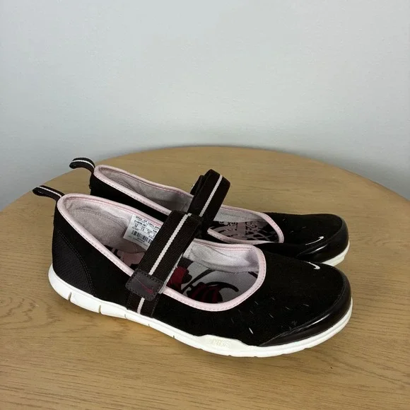 Nike Mary Jane Flat Sneaker Women's 10 Comfort Walking Y2K Sporty Athleisure - Picture 1 of 7